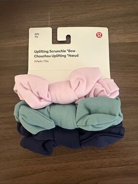 Lululemon Uplifting Bow Scrunchie 3 Pack
Meadowsweet Pink/Rip Tide/Night Sea